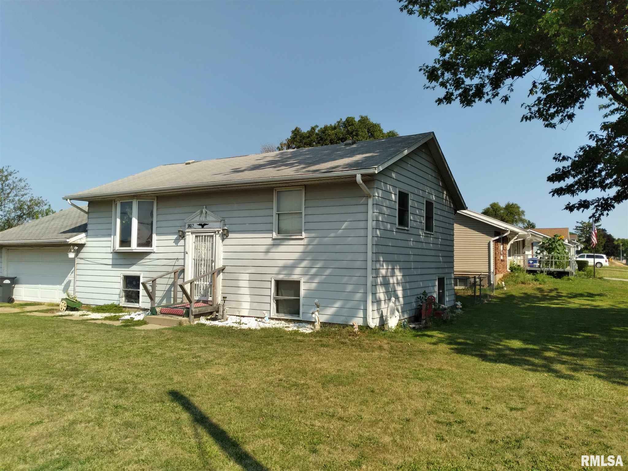 Property Photo:  902 13th  IA 52732 