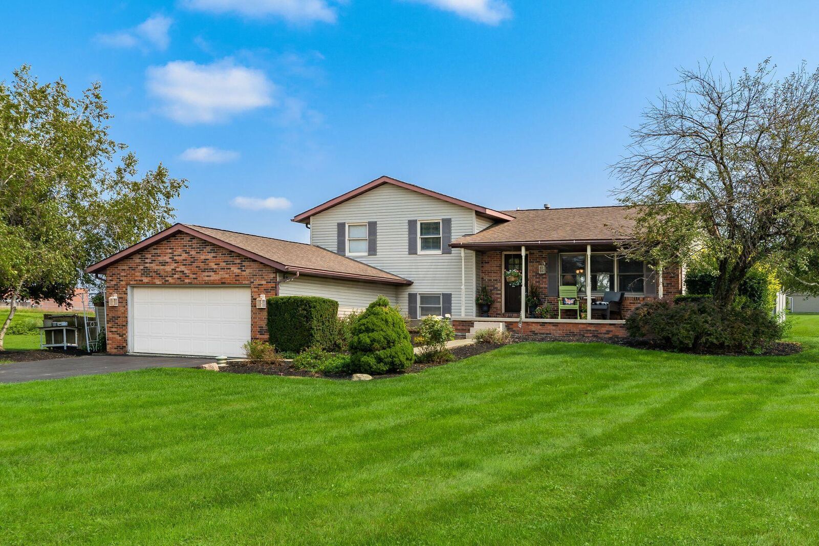 Property Photo:  2490 Blacklick Eastern NE Road  OH 43046