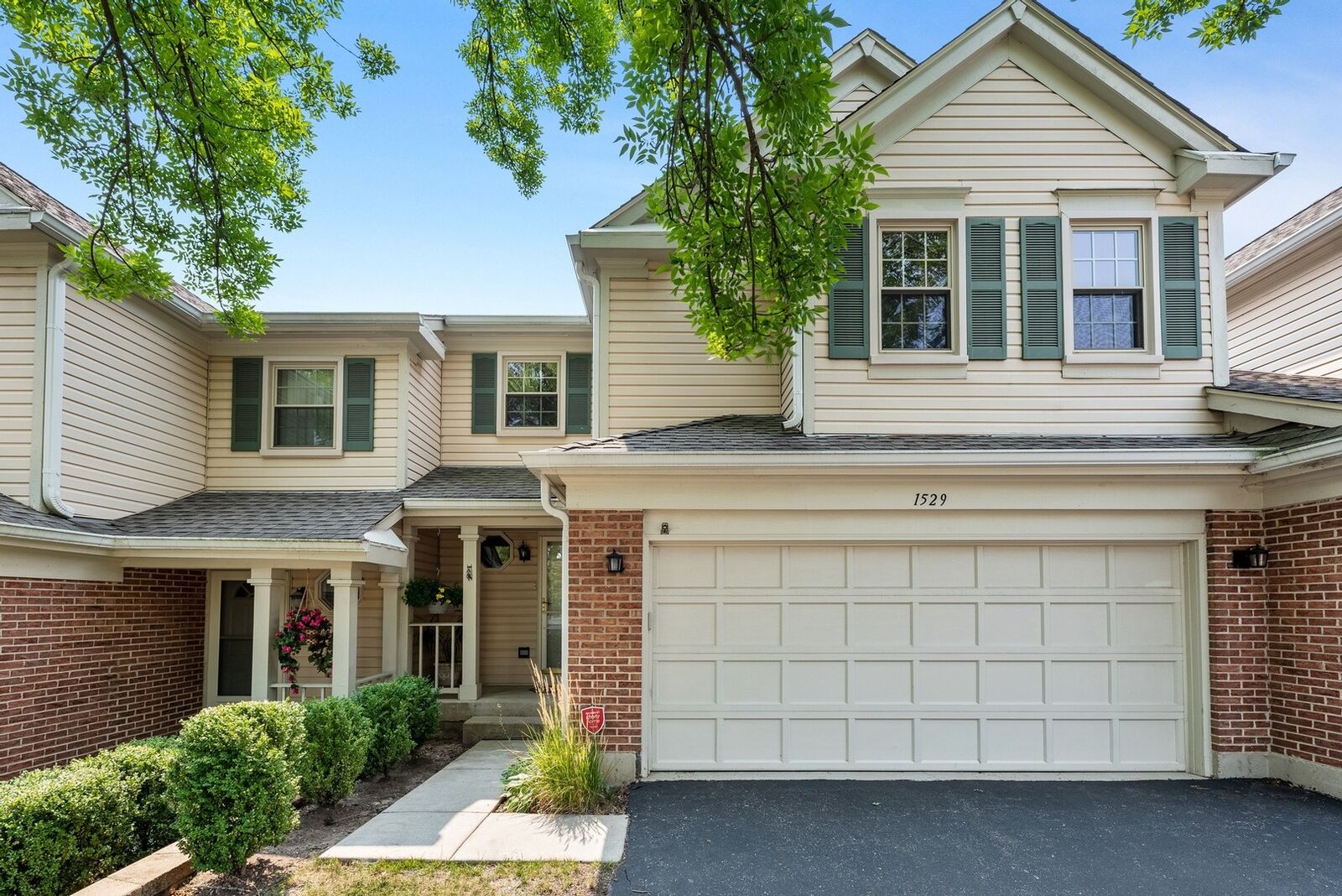 Property Photo: 1529 Sheridan Court IL 60090