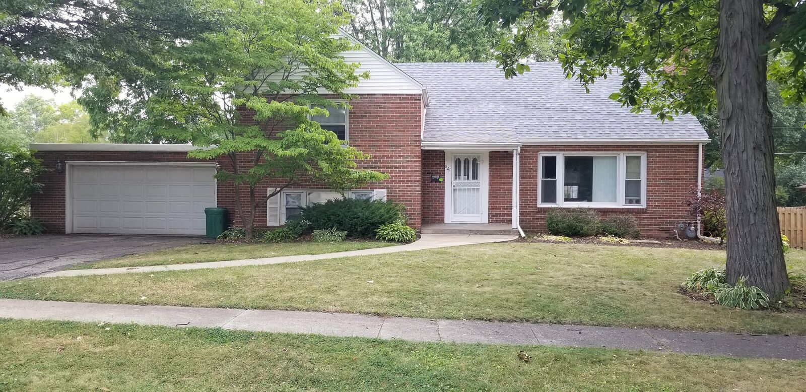 Property Photo: 821 Woodlane Avenue IL 61107