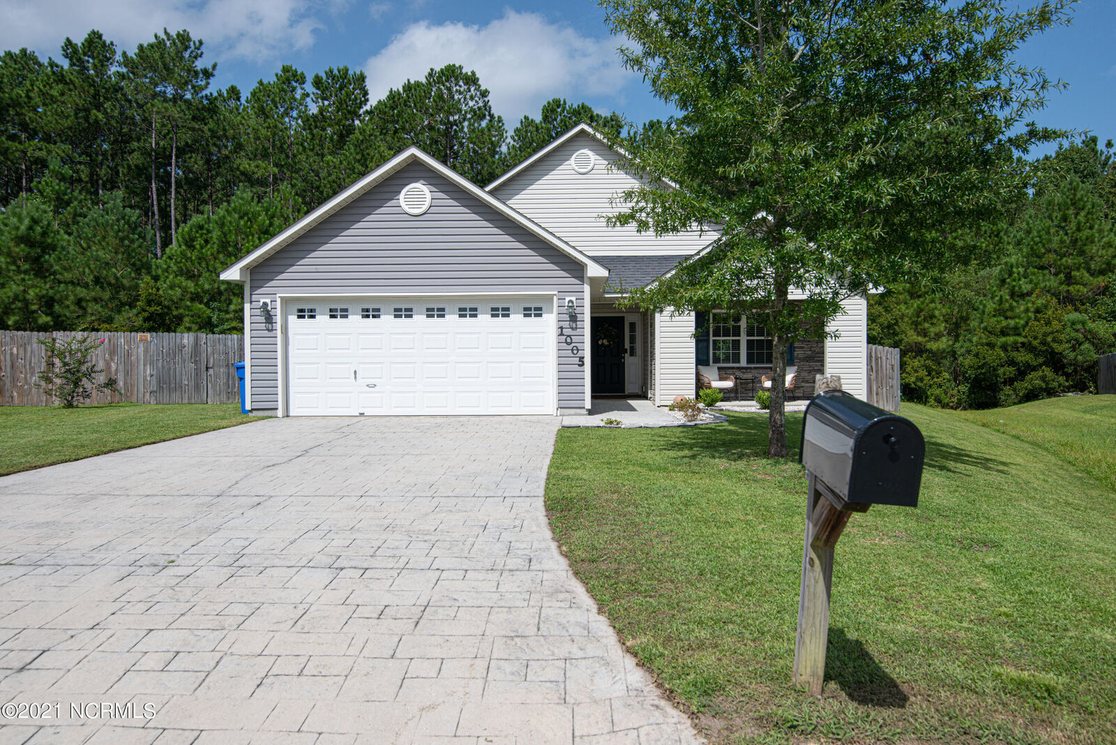 Property Photo:  1005 Summerfield Court  NC 28546 