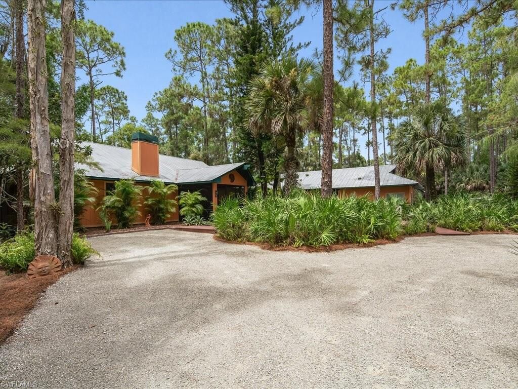Property Photo:  5931 Shady Oaks Ln  FL 34119 