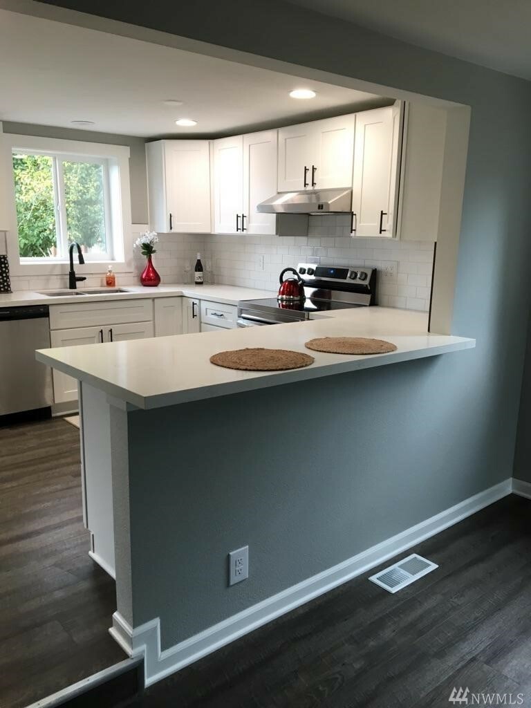 Property Photo: 627 N Howard St WA 98406
