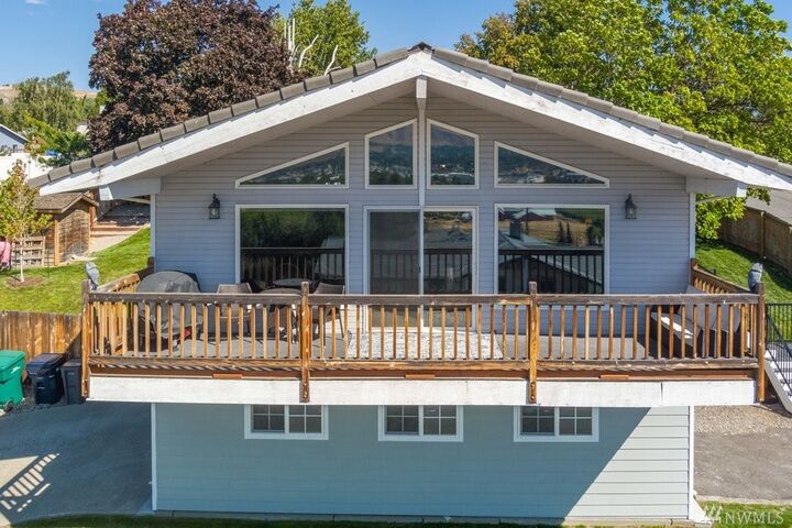 Property Photo:  1707 N Aurora Ave  WA 98802 