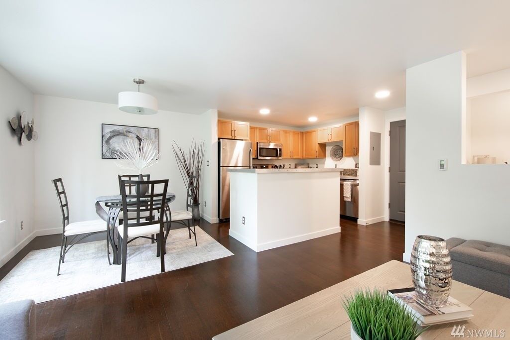 Property Photo: 3661 Phinney Ave N 409 WA 98103