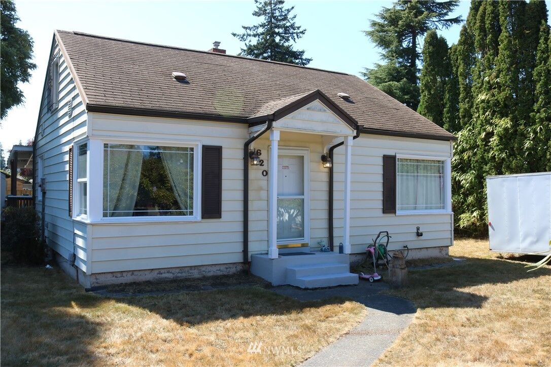 Property Photo:  620 115th Street S  WA 98444 