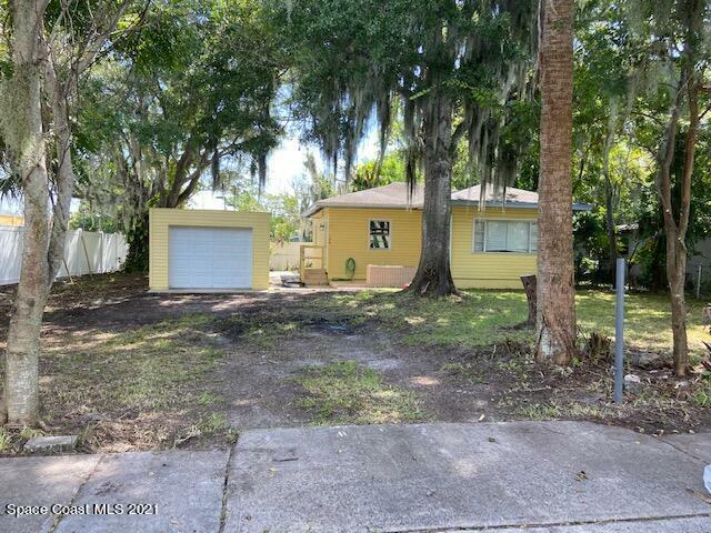 Property Photo: 109 S Grannis Avenue FL 32796