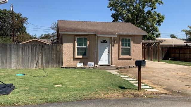 Property Photo:  806 E Ivy Street  CA 93230 