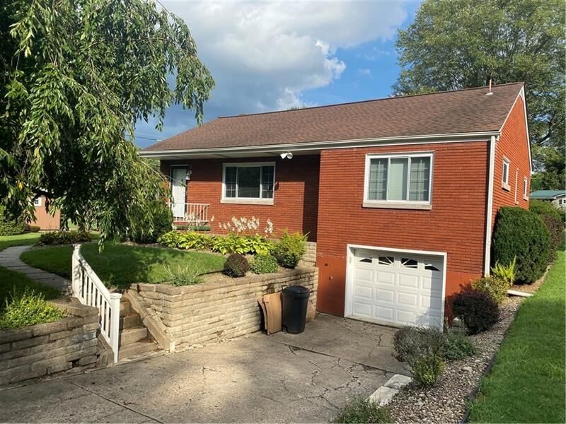 Property Photo: 342 Vernon Dr PA 15089