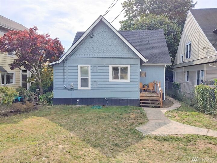 Property Photo:  709 Bluff Ave  WA 98550 