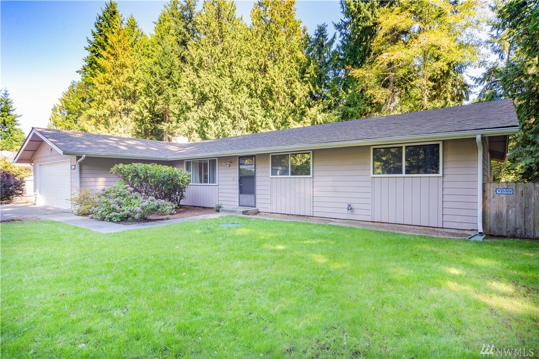 Property Photo:  901 Alaska Ave E  WA 98366 