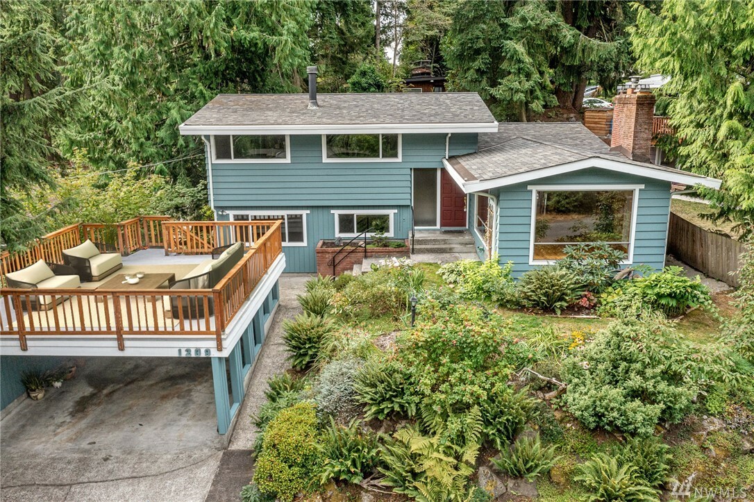 Property Photo:  1209 NE 188th St  WA 98155 