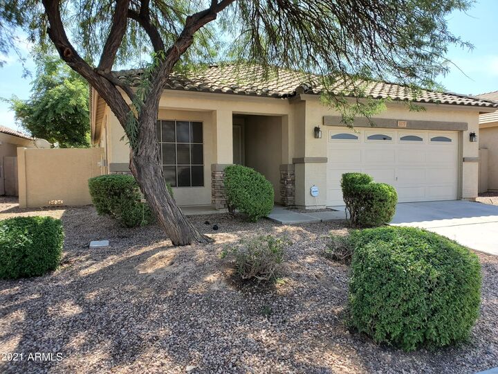 Property Photo: 3877 S Coach House Drive AZ 85297