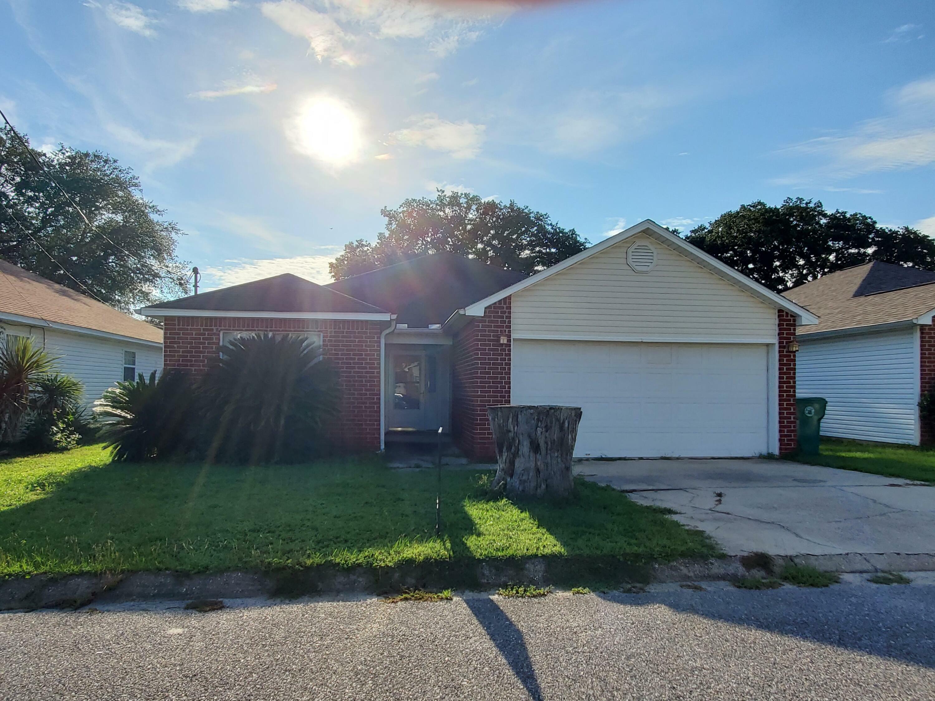 Property Photo:  916 Lauderhill Lane  FL 32547 