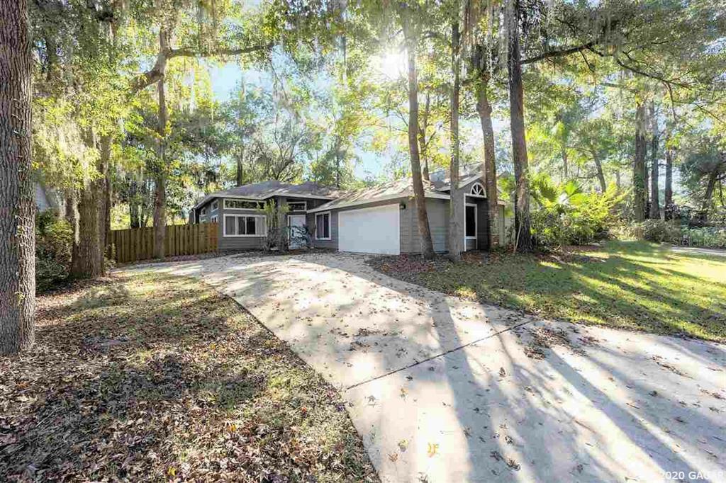 Property Photo:  1631 NW 16th Drive  FL 32605 