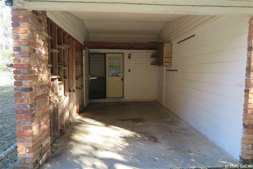 Property Photo:  1350 NE 31st Avenue  FL 32609 