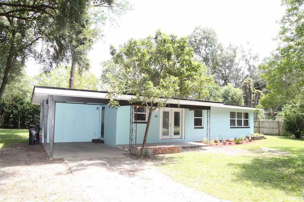 Property Photo:  2137 NE 6th Terrace  FL 32609 