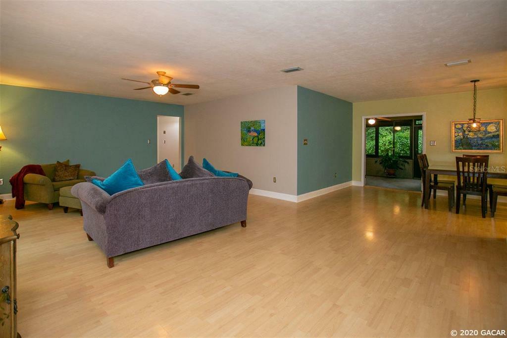 Property Photo:  926 SW 80th Terrace  FL 32607 