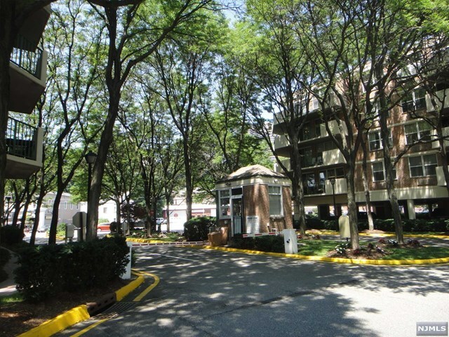 Property Photo: 100 Grand Cove Way 4J NJ 07020