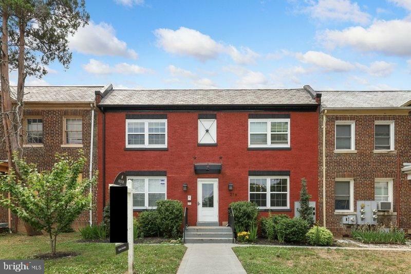 Property Photo: 216 21st Street NE 2 DC 20002