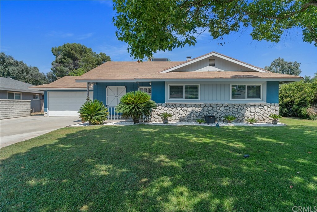 Property Photo:  5281 Greenbrier Drive  CA 92504 