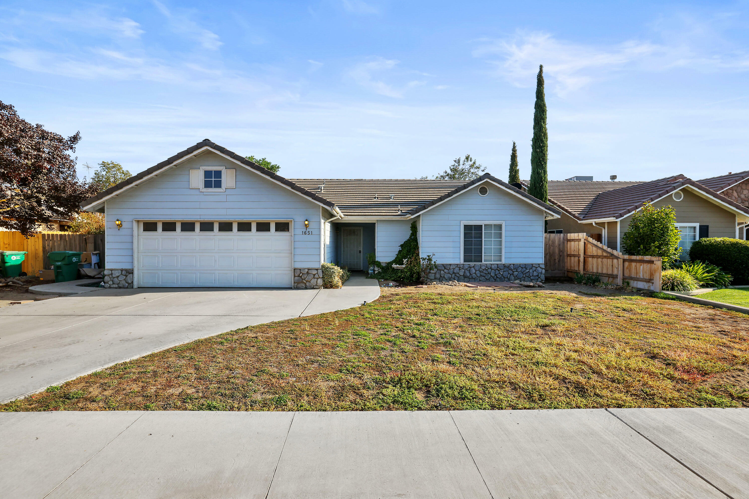 1651 W Lloyd Avenue  Porterville CA 93257 photo