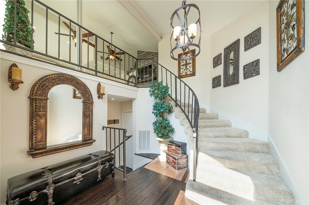 Property Photo:  215 Calle Fanillia  CA 91377 