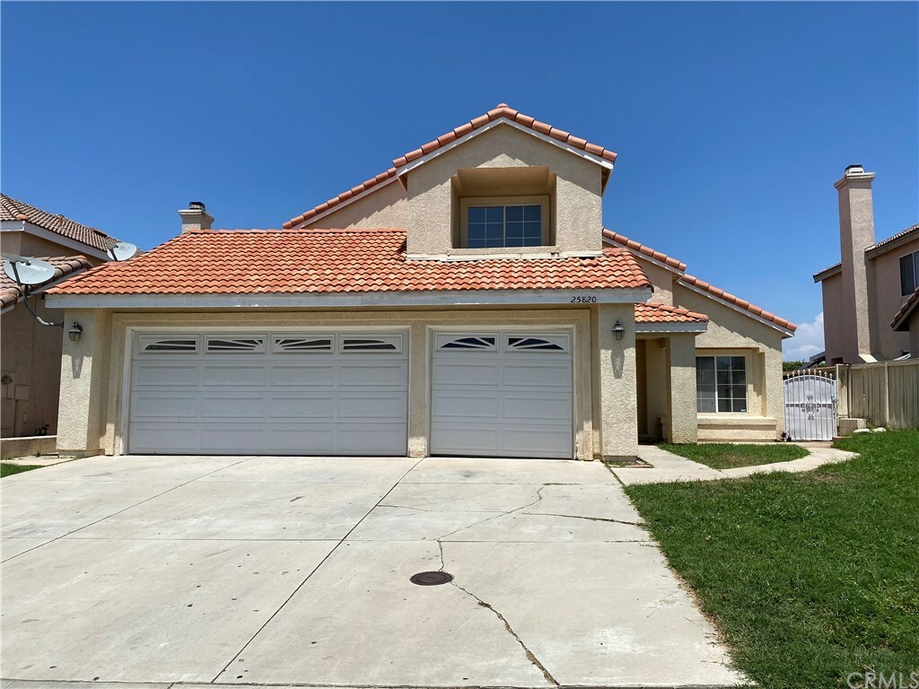 Property Photo: 25820 Via Hamaca Avenue CA 92551