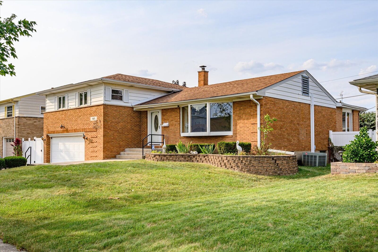 Property Photo:  915 Division Street  IL 60160 