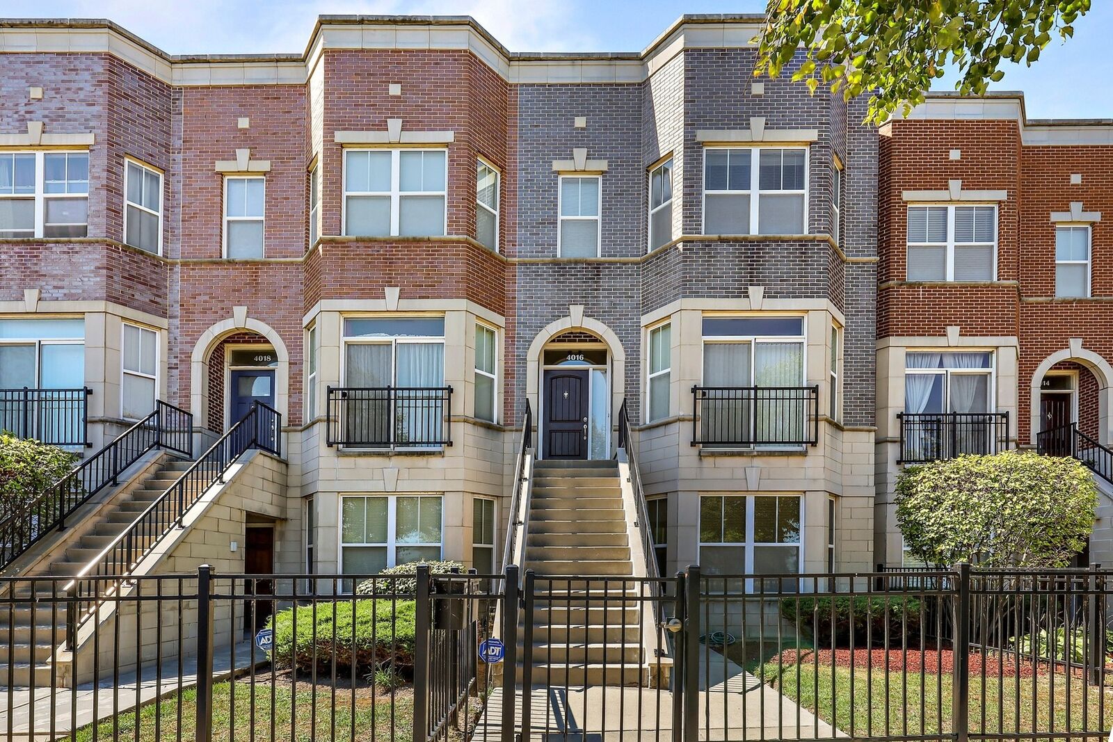 Property Photo:  4016 S Oakenwald Avenue 2  IL 60653 