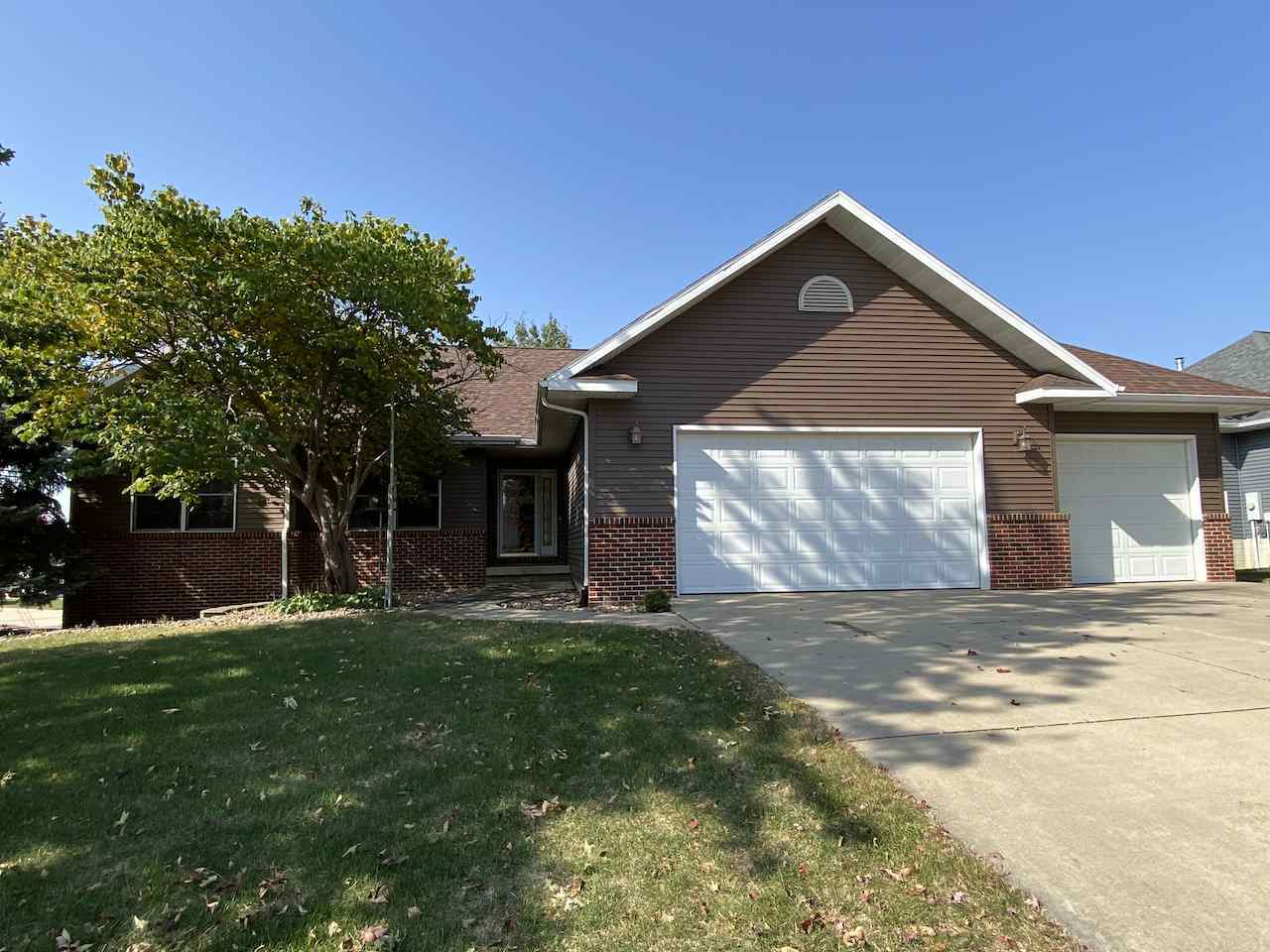 Property Photo:  4301 Knoll Ridge Drive  IA 50613 