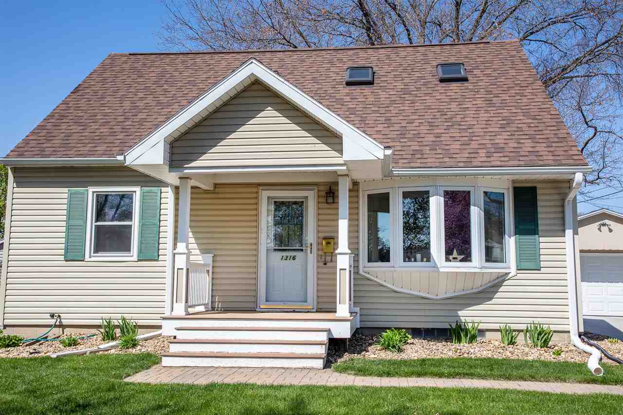 Property Photo:  1316 Scott Avenue  IA 50701 