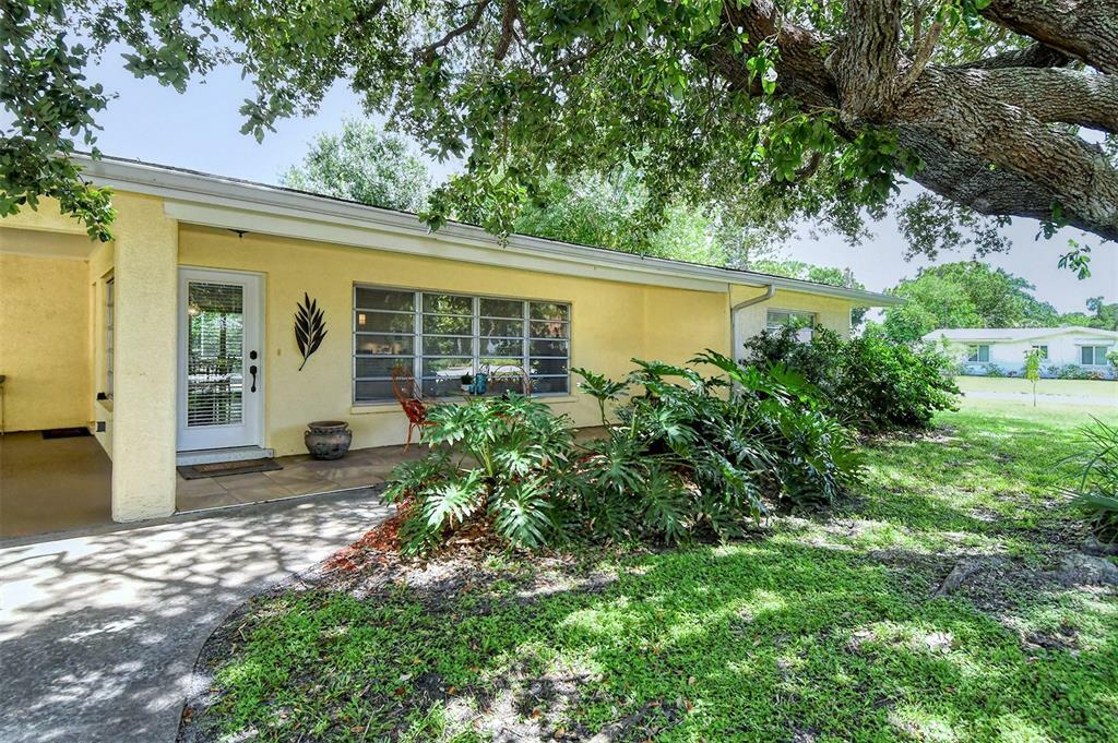 Property Photo:  1111 Nokomis Avenue S  FL 34285 