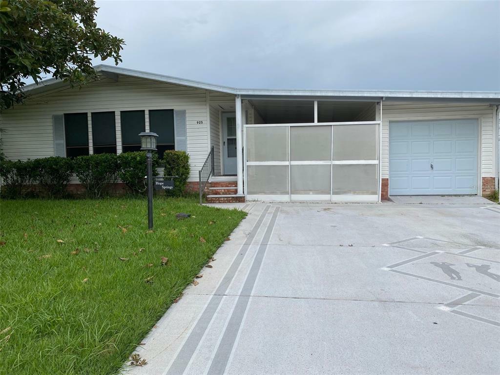 Property Photo:  925 Saint Andrews Boulevard  FL 32159 