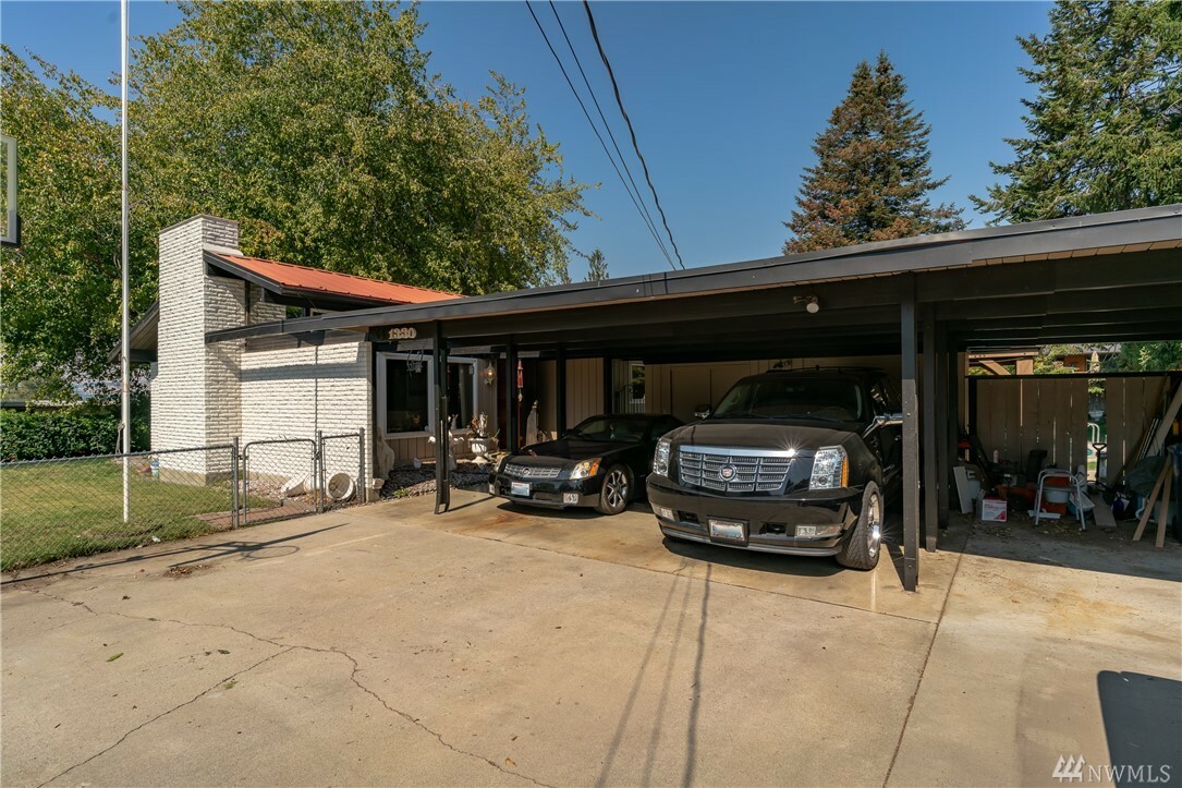 Property Photo:  1330 Terrace Dr  WA 98802 