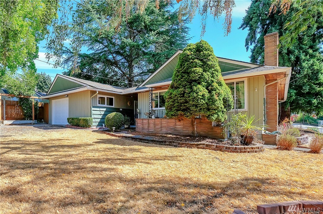 Property Photo:  406 Lebo Blvd  WA 98310 