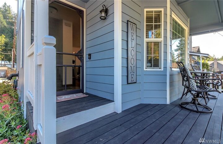 Property Photo:  220 Albert St  WA 98396 
