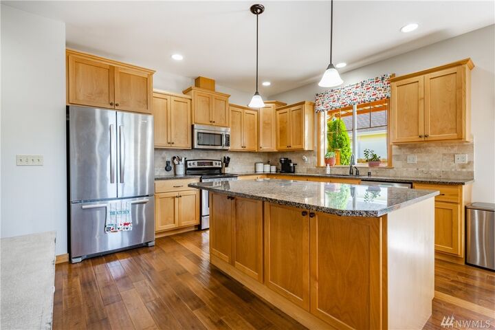 Property Photo:  1464 Lupin St  WA 98264 