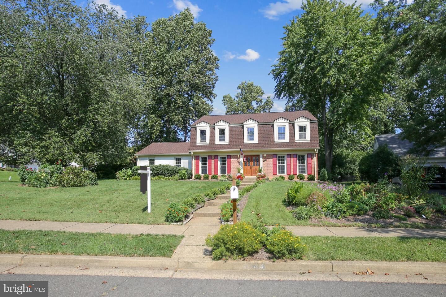 Property Photo:  9544 Whitecedar Court  VA 22181 
