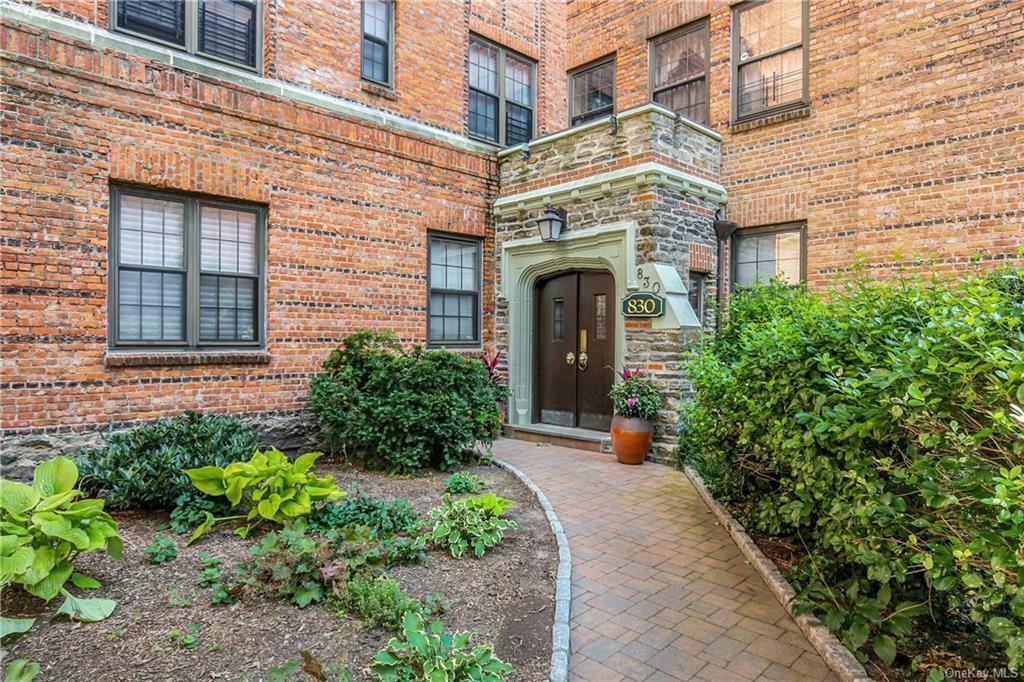 Property Photo:  830 Bronx River Road 2B  NY 10708 