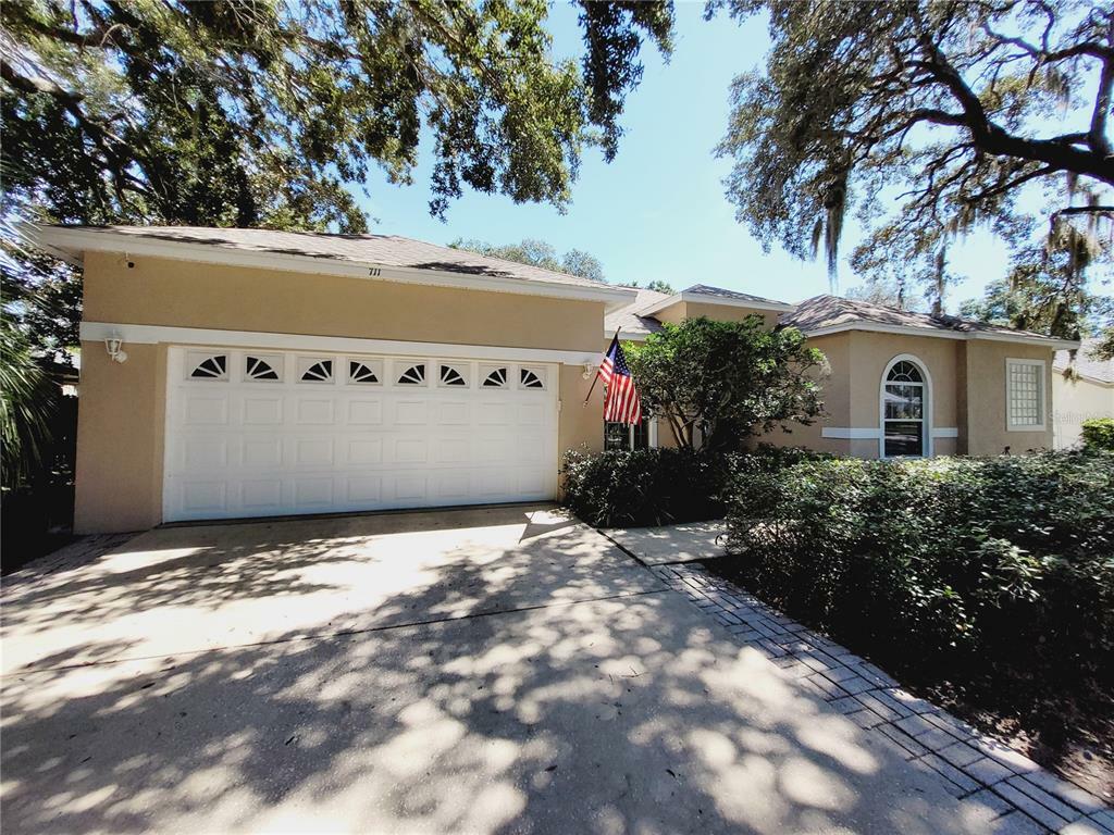 Property Photo:  711 Waterview Lane  FL 34689 