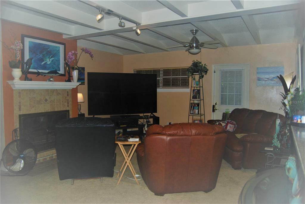 Property Photo:  131 E Palmetto Avenue  FL 34737 