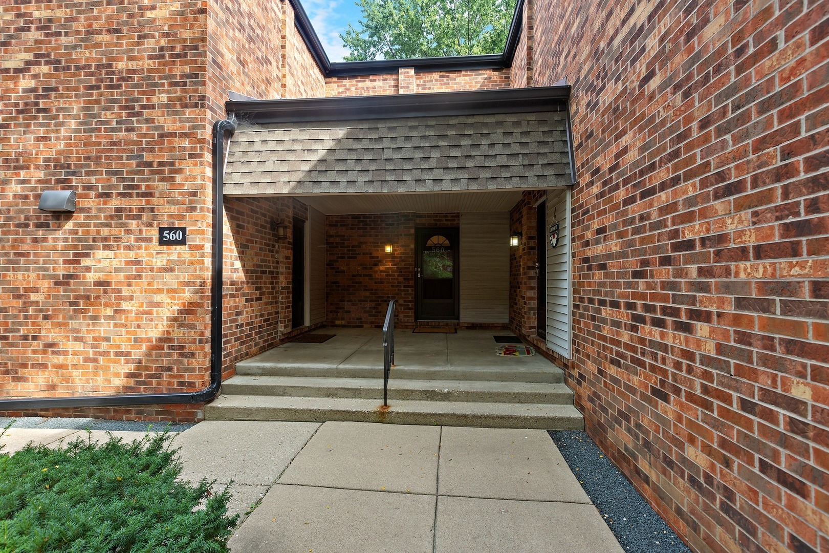 Property Photo:  560 W Northwest Highway B  IL 60067 