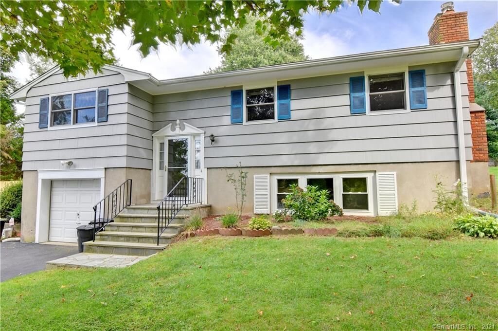 Property Photo:  1450 James Farm Road  CT 06614 