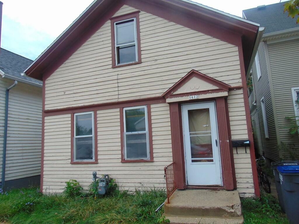 Property Photo: 1612 Indiana Ave WI 53081
