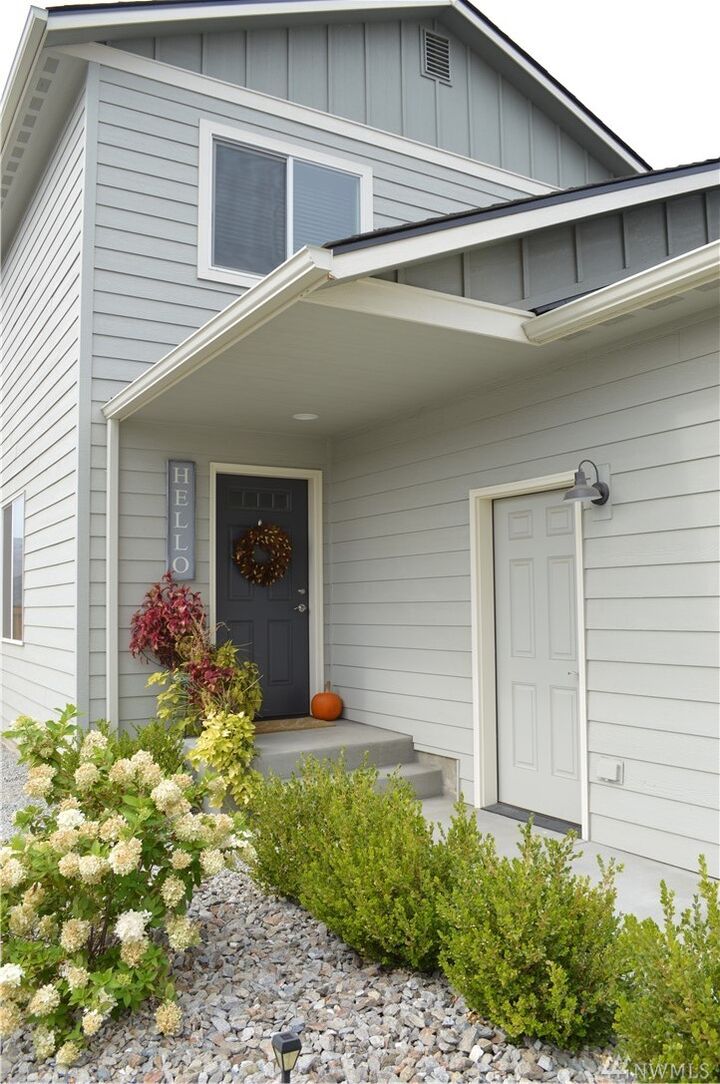 Property Photo: 456 S Kansas Lp WA 98802