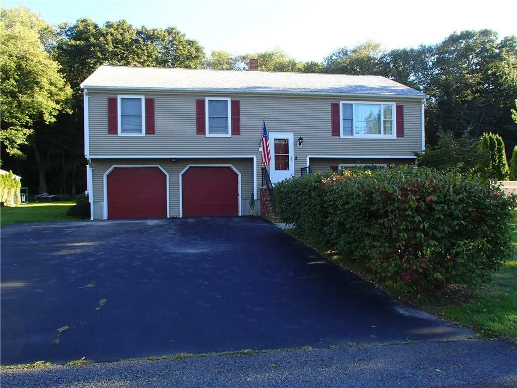 Property Photo:  17 Sachem Rd  RI 02809 