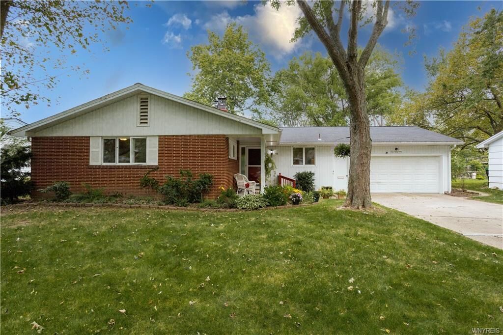 Property Photo:  153 Hennepin Road  NY 14072 
