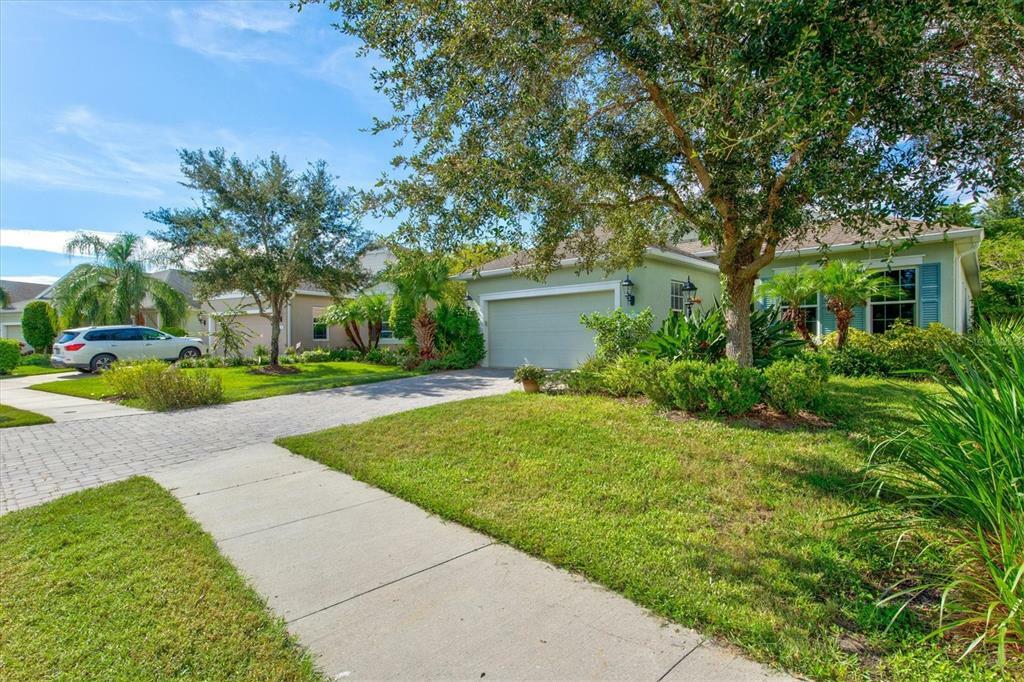 Property Photo:  1320 Morning Sky Glen  FL 34208 