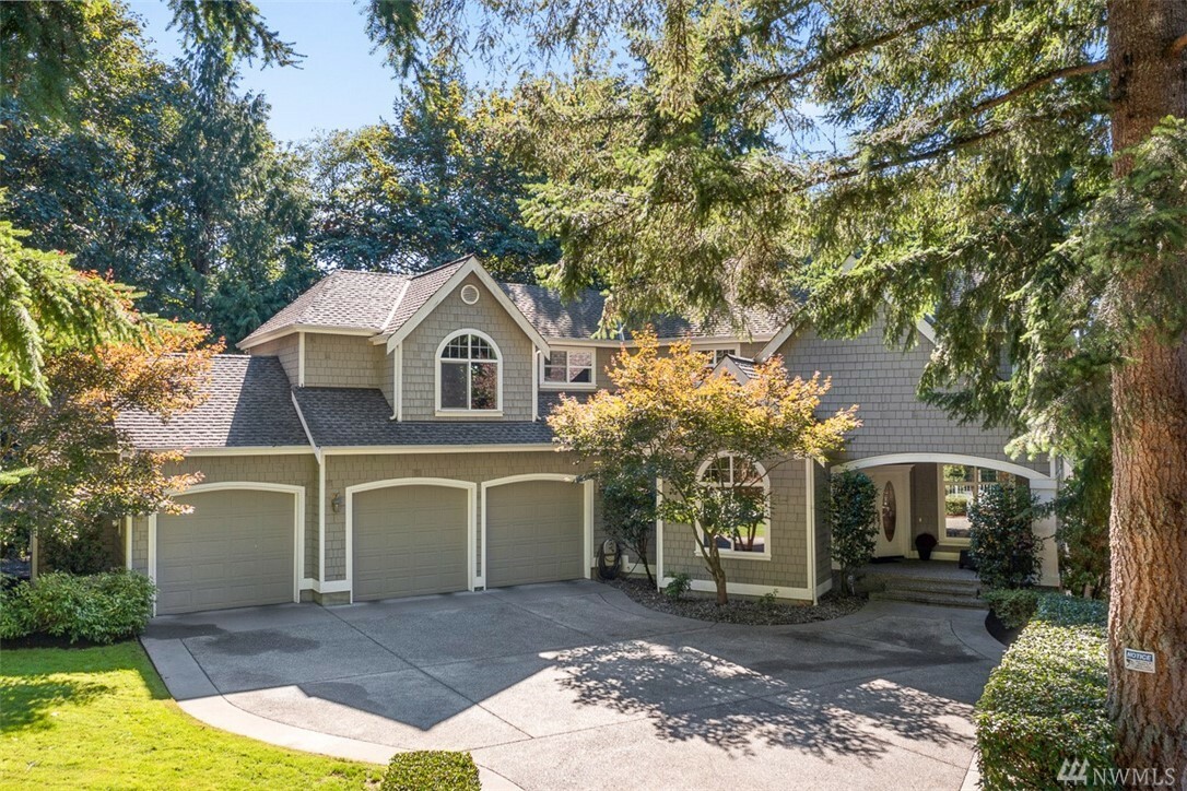 Property Photo:  21521 SE 39th St  WA 98075 